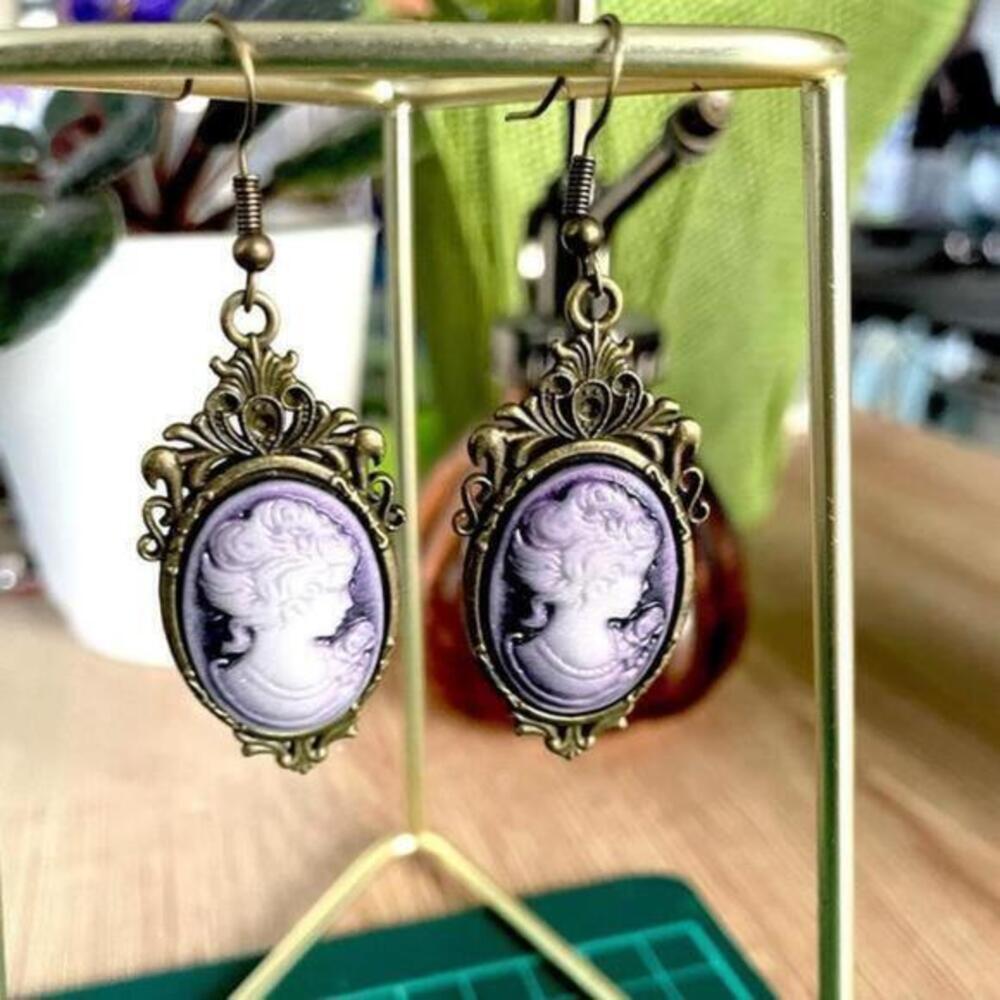 NWT Purple Lady Cameo Victorian Style Earrings,